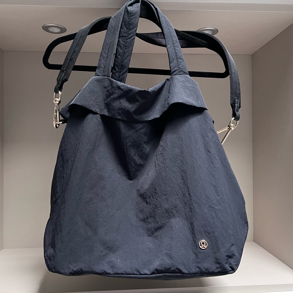 Lululemon On My Level 30L Convertible Slouchy Tote Bag Black